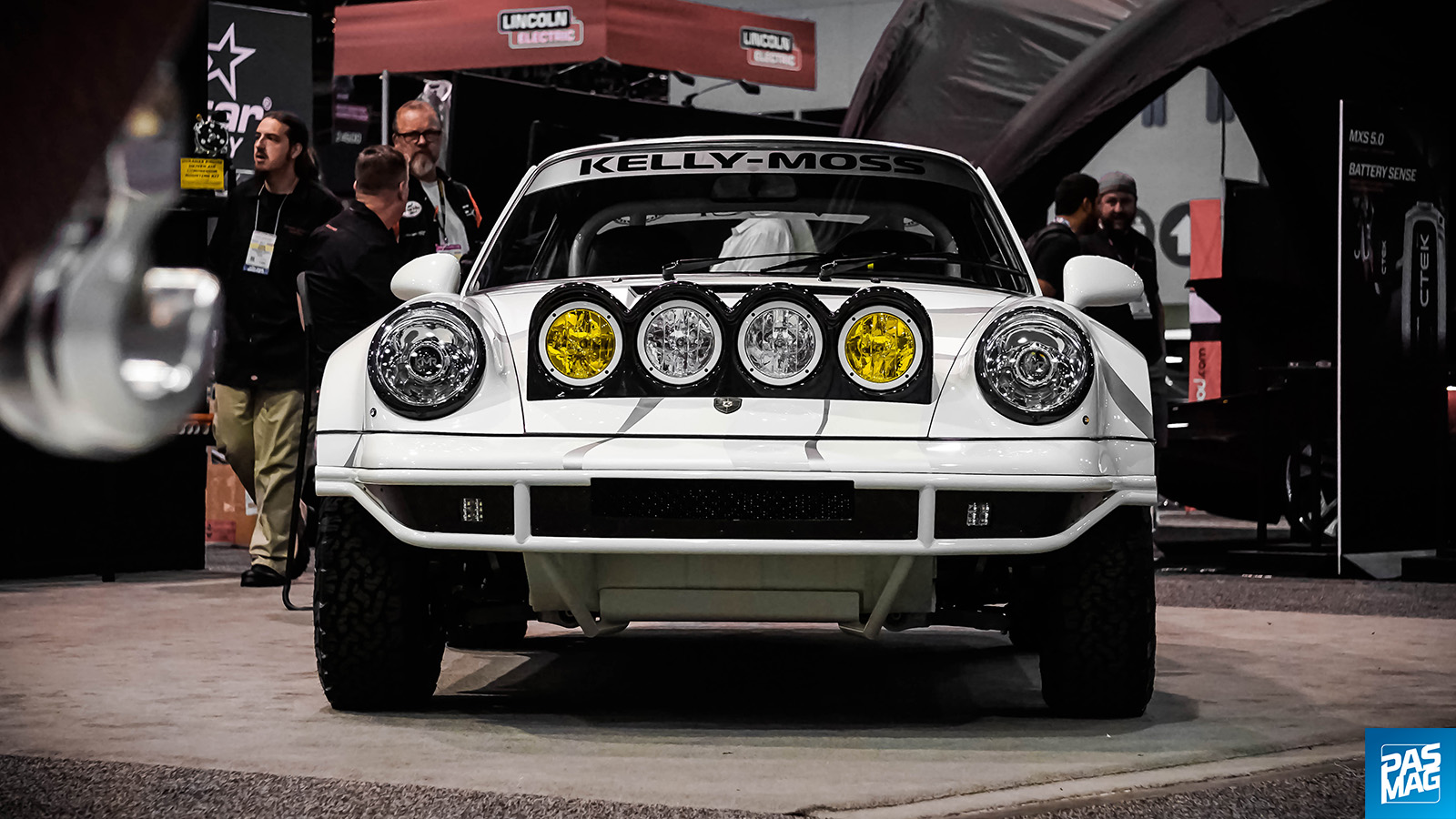 02 SEMA Kelly Moss Road and Race VICCI Safari 4