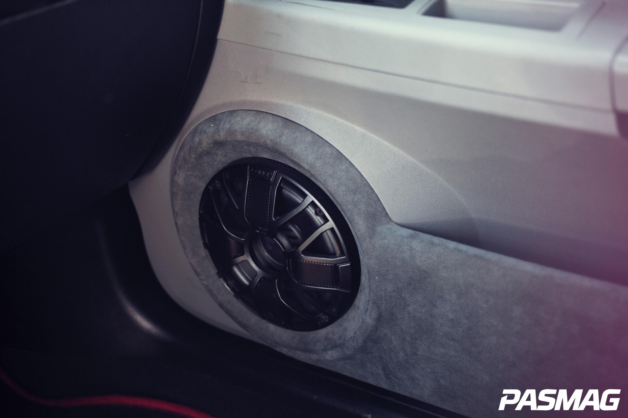 Magnum Opus - Orion Car Audio's Dodge Magnum SXT
