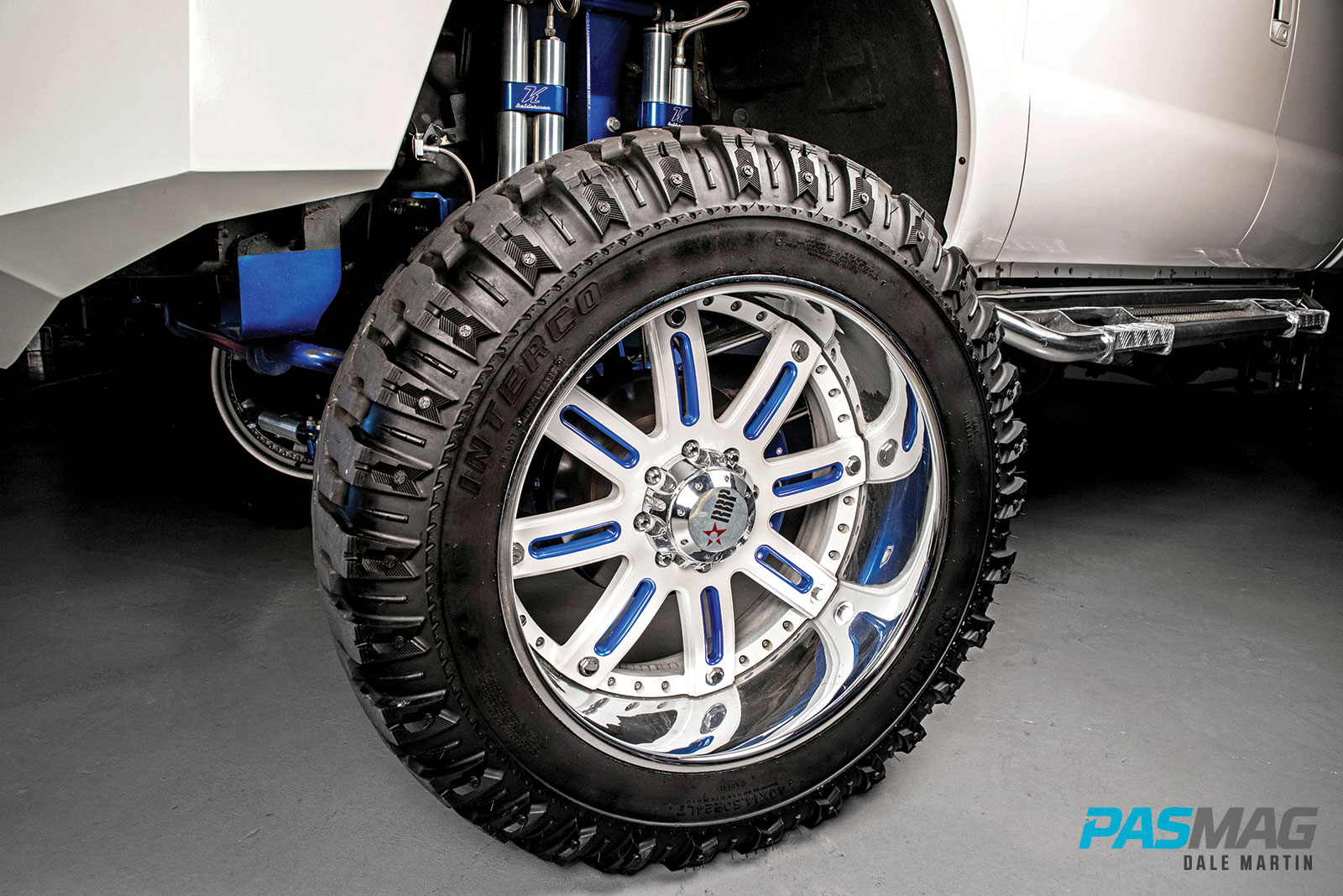 Complete Customs F-250 Cover Truck 24-2