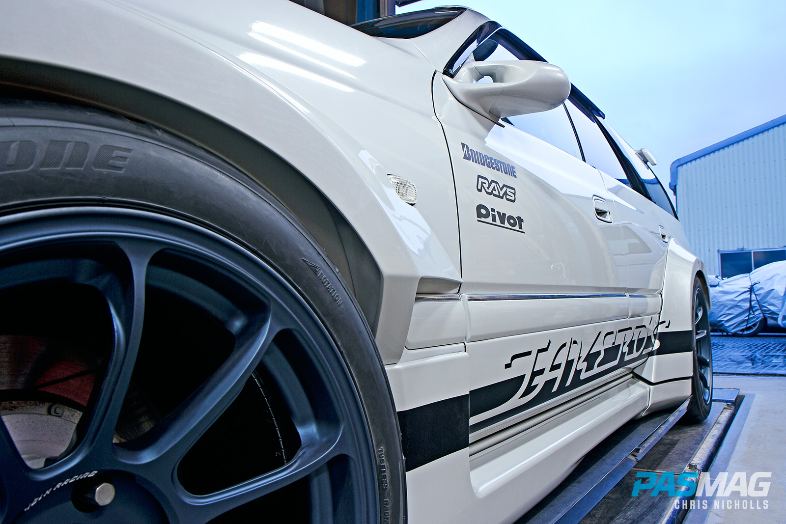 Takeros Autech 1998 Nissan Stagea 260RS PASMAG Close up front three quarter view