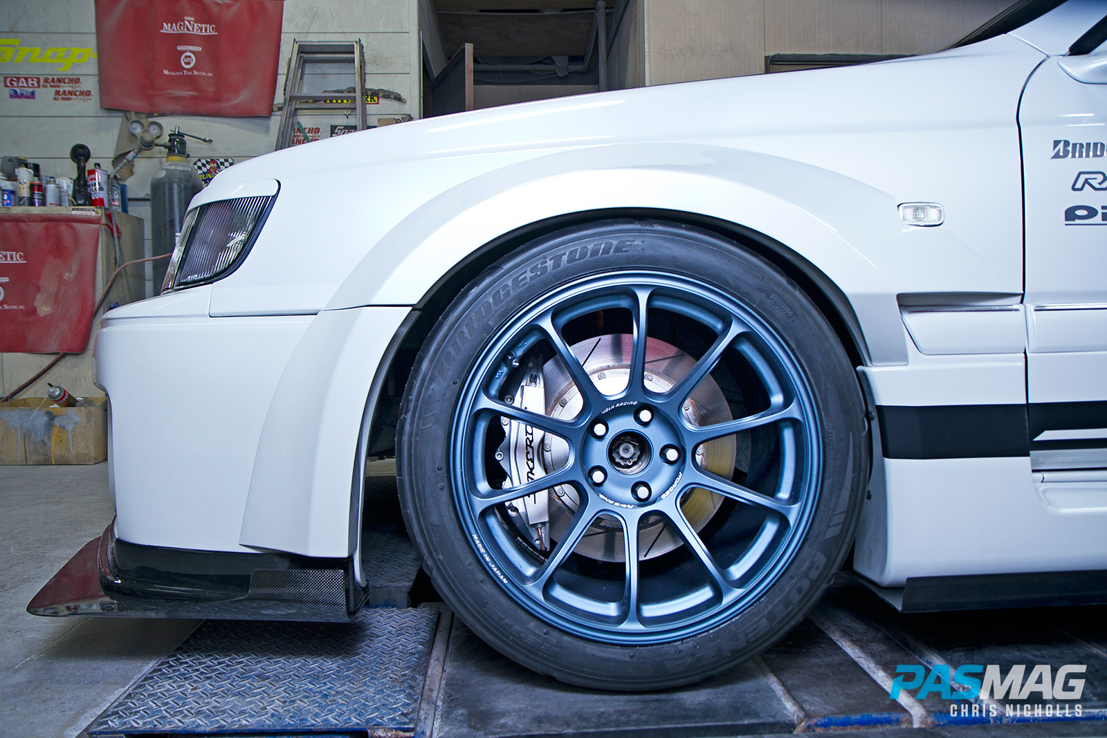 Takeros Autech 1998 Nissan Stagea 260RS PASMAG Front section profile shot