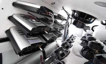 Bass Patrol: XYLUX Distribution's Mercedes-Benz Vito Van