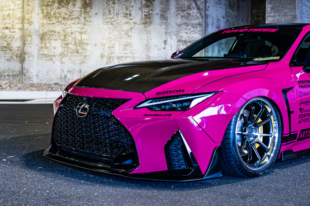 Front detail of Giuseppe Balthasar’s pink Lexus IS 500 showing the carbon hood, front grille, and Advan wheel.