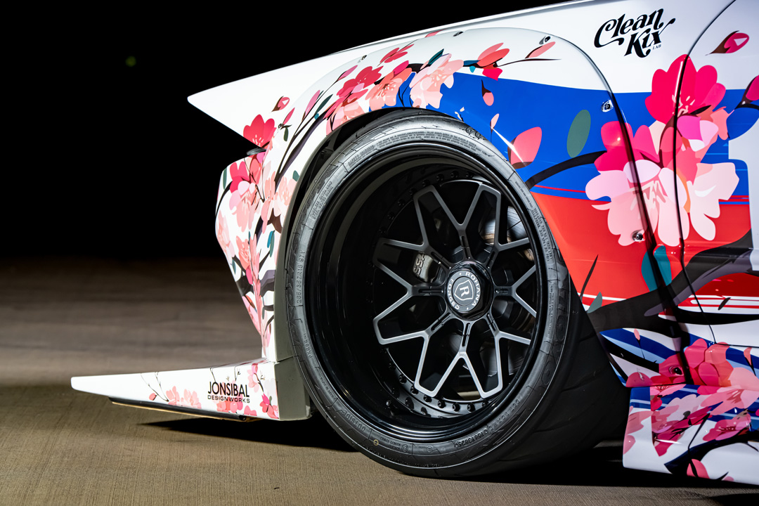 Osmond Seangsuwan’s 1990 Nissan Skyline GT-R with Liberty Walk LB-Kaido widebody aero, LIQUI MOLY livery, Rohana wheels, Toyo tires, RB26 power, carbon interior, and Japanese-inspired artwork.
