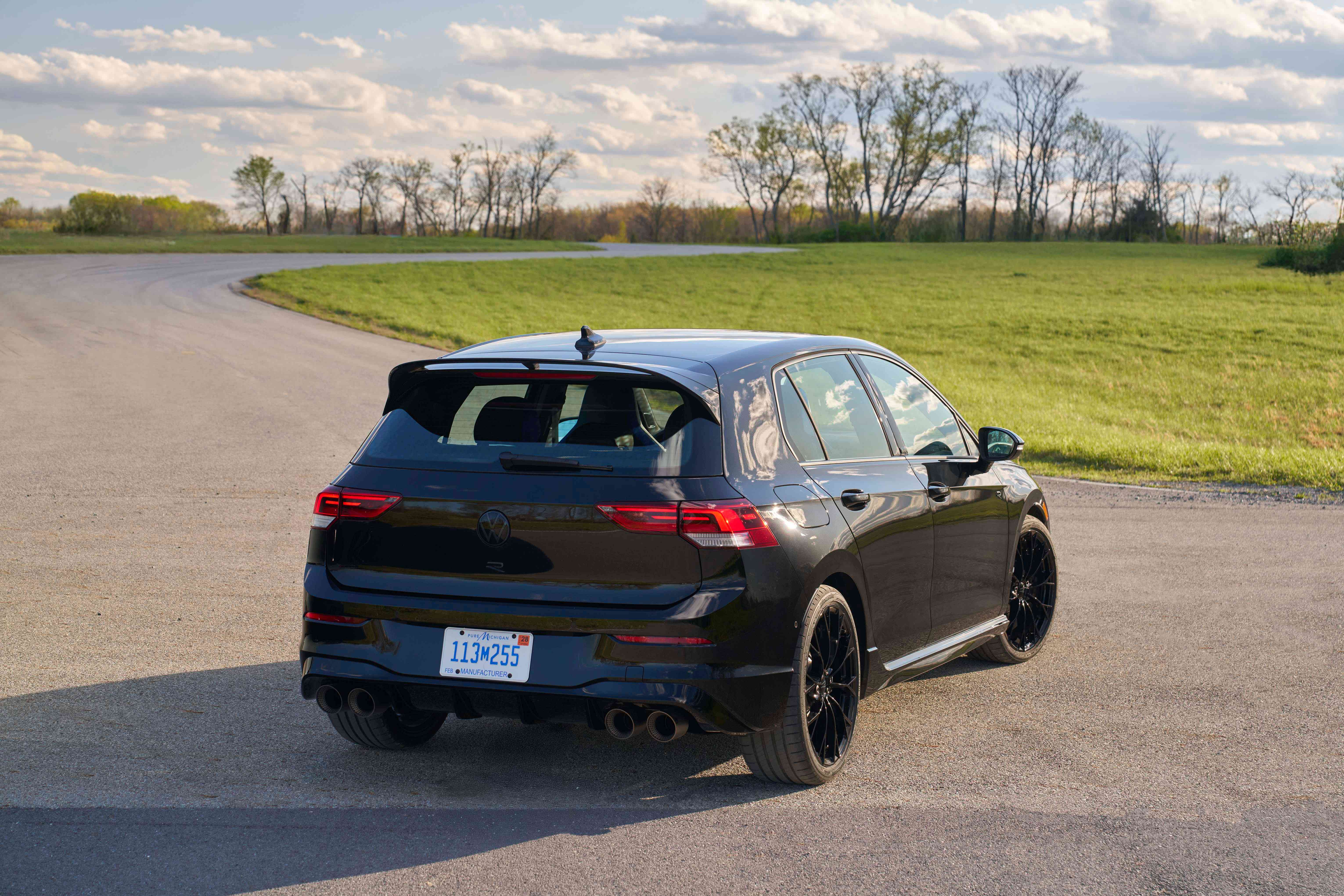 Original 18993 2025 golf r black edition mythos black metallic 47