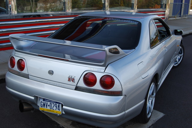 1995_Nissan_Skyline_R33_GTR_Back