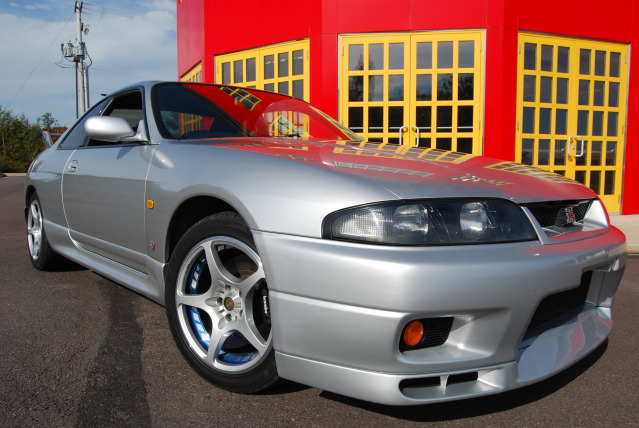 1995_Nissan_Skyline_R33_GTR_Front2