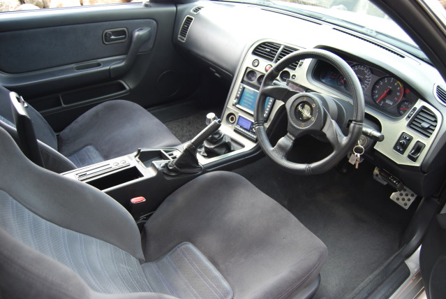 1995_Nissan_Skyline_R33_GTR_Inside