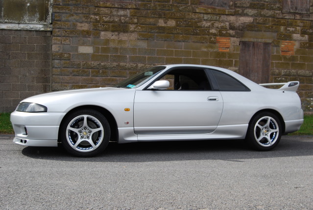 1995_Nissan_Skyline_R33_GTR_Side
